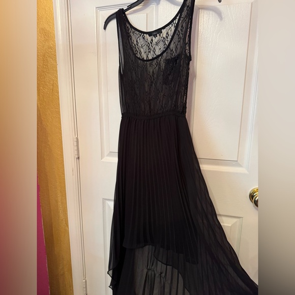 Elegant Black Lace Dress - Picture 1 of 5